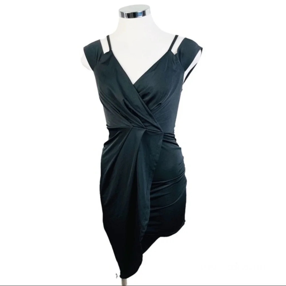 PRIVATELY PRIVILEGED Black Little V-Neck Dress Size Small